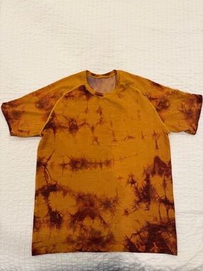 lululemon athletica Men's Tie-Dye Short Sleeve Shirt - Mustard & Brown